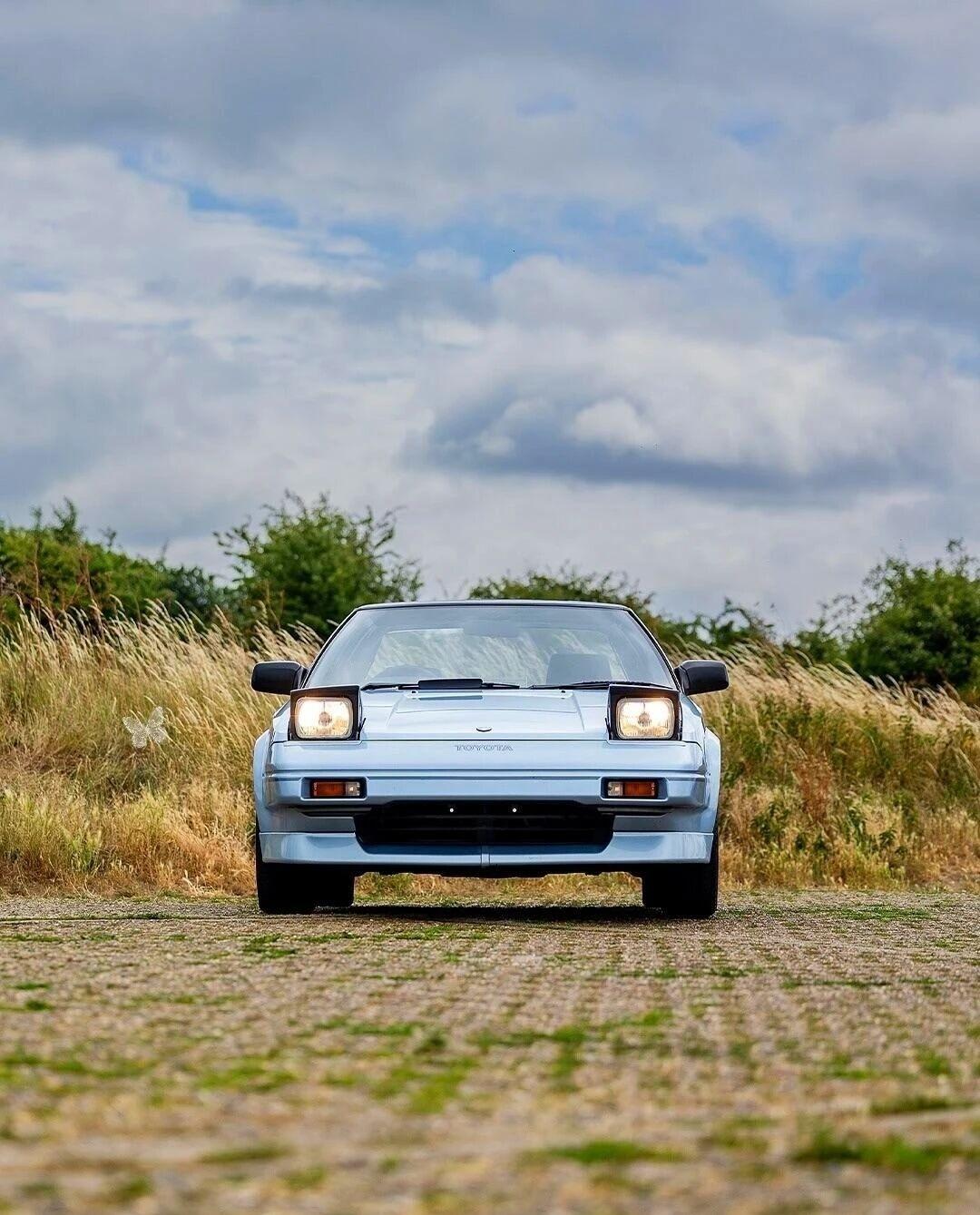 丰田MR2：一代人的中置后驱小跑车梦作为丰田少有的中置后驱小跑，MR2凭着灵动身