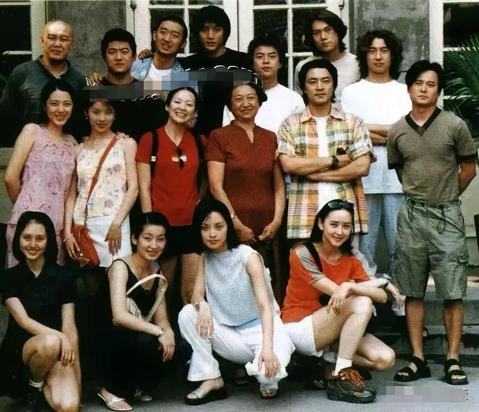 这是中戏的老演员们，你们看能认出来几个？我喜欢的老戏骨