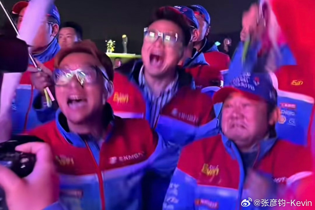 一大早起来，张雪机车直接WSBK正赛冠军！好家伙，我真是很多年没关注摩托车了，自