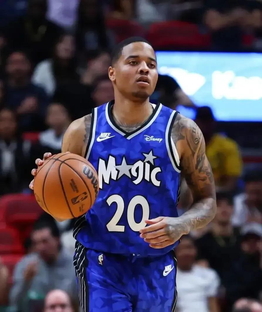 魔术放弃续约富尔茨，重点培养新秀布莱克，还值1000万合同吗？
第一，本赛季打完