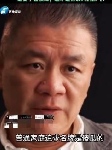 很多人犹豫纠结半天买了个轻奢包包，
买到之后还忍不住社交平台炫耀炫耀，
并励志的