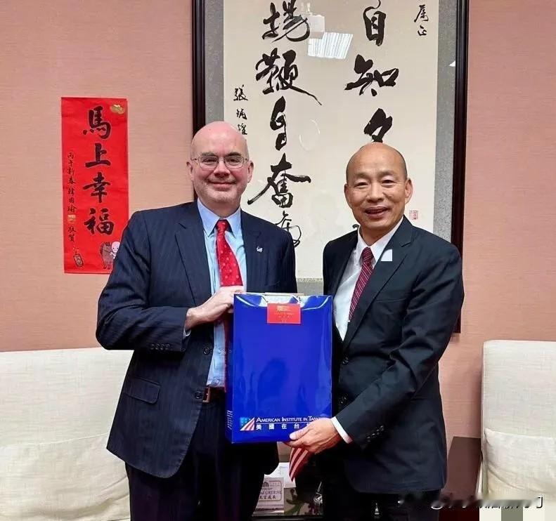 韩国瑜软了的原因找到了！美国的一封信是开始，谷立言会晤是对他的“奖赏”。
 
先