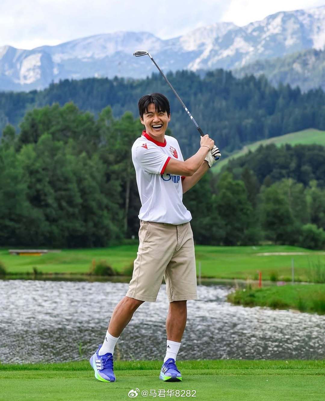 塞尔维亚媒体报道称，云达不莱梅和谢菲尔德联希望激活薛英佑（贝尔格莱德红星）合同中
