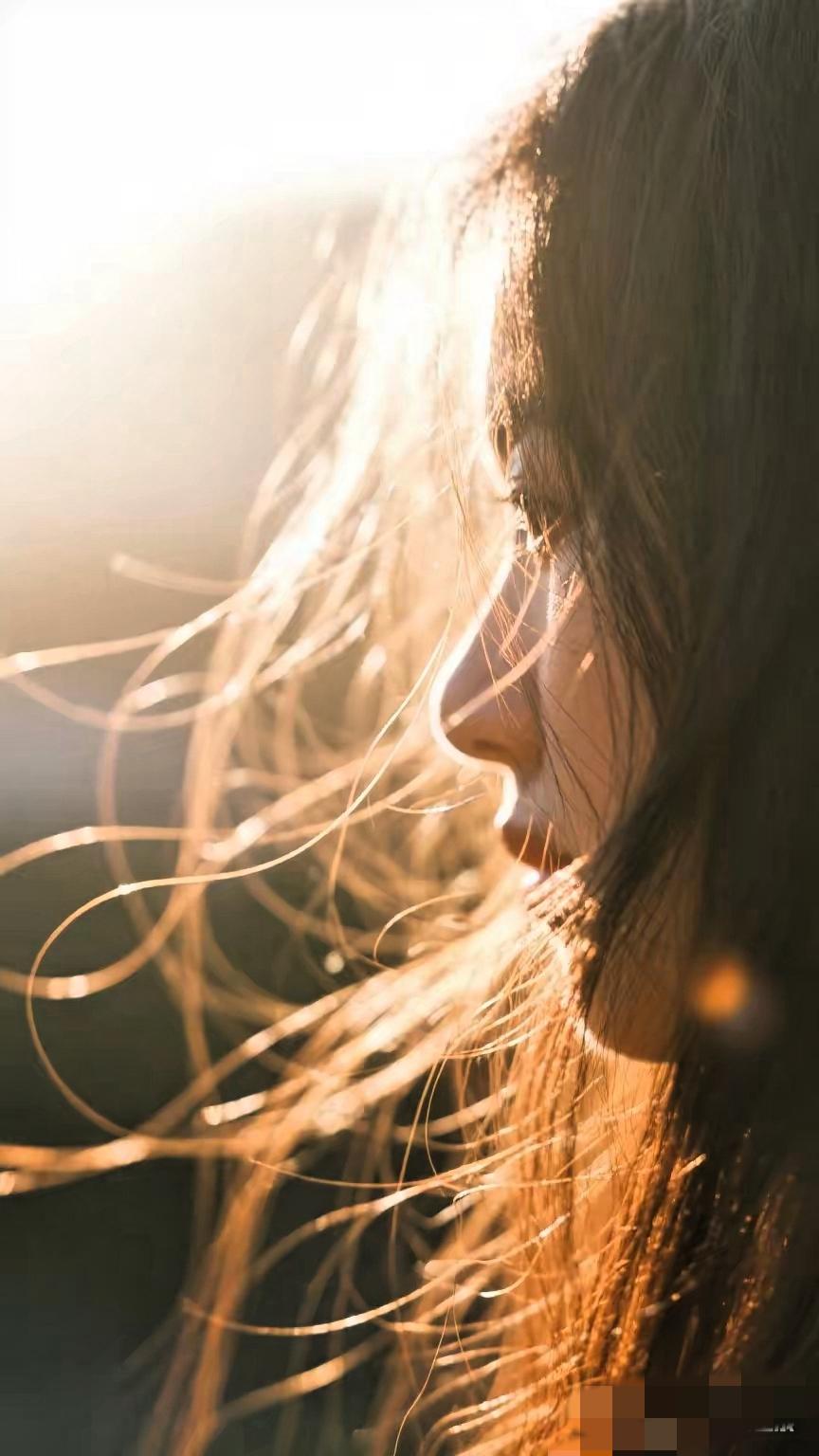 一个女人最大的悲哀，真不是穷或累，而是娘家不爱、婆家不待，

自己像个陀螺似的转
