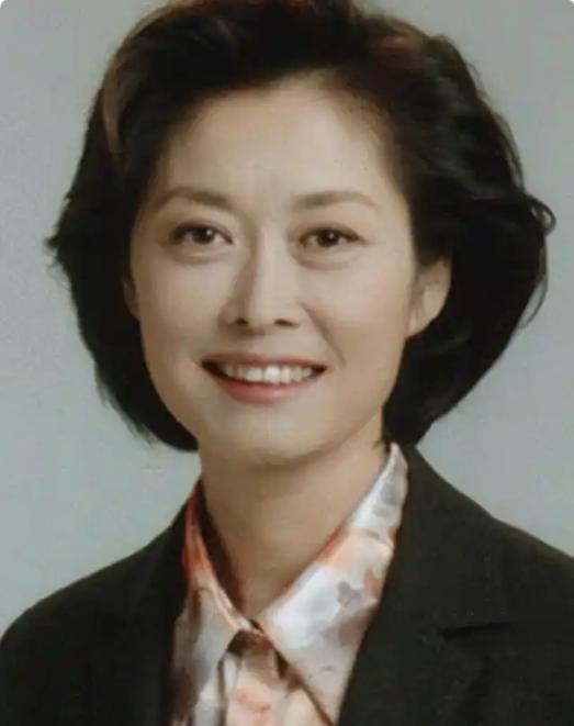 敬一丹离世后，崔永元的悼念长文才道出她这三个月的生死抗争细节。原来她曾挺过18天
