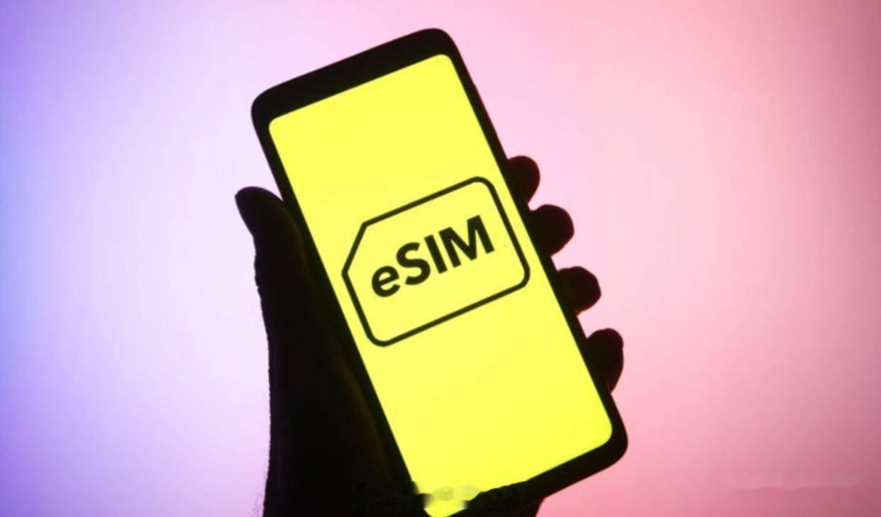 eSIM对手机行业有何影响数码圆桌派传统SIM卡槽占机身约0.5mm厚度，eSI
