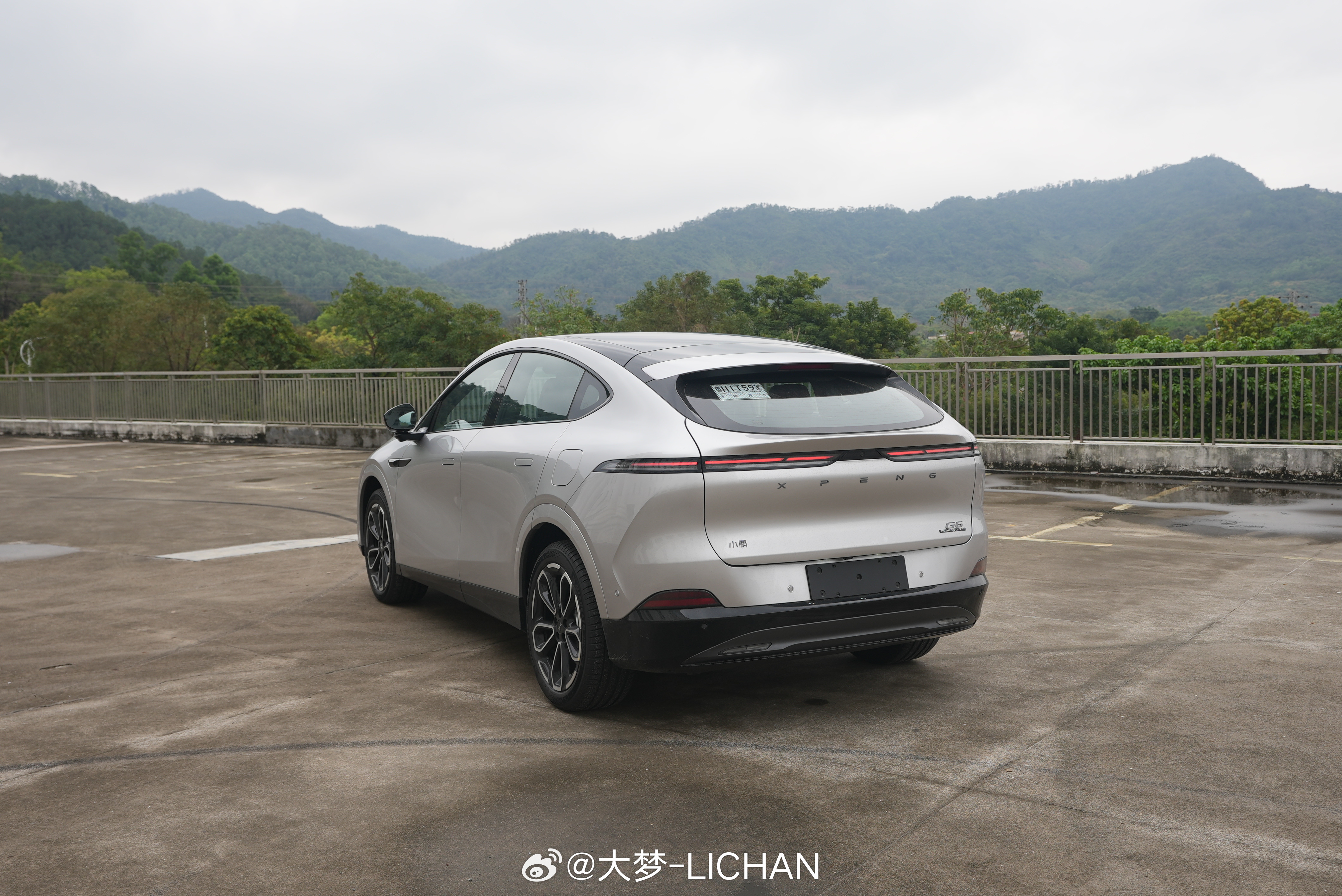 这两天一直在试豆包和Gemini的区别，感觉如果只是单纯的AI修图，豆包的效果好