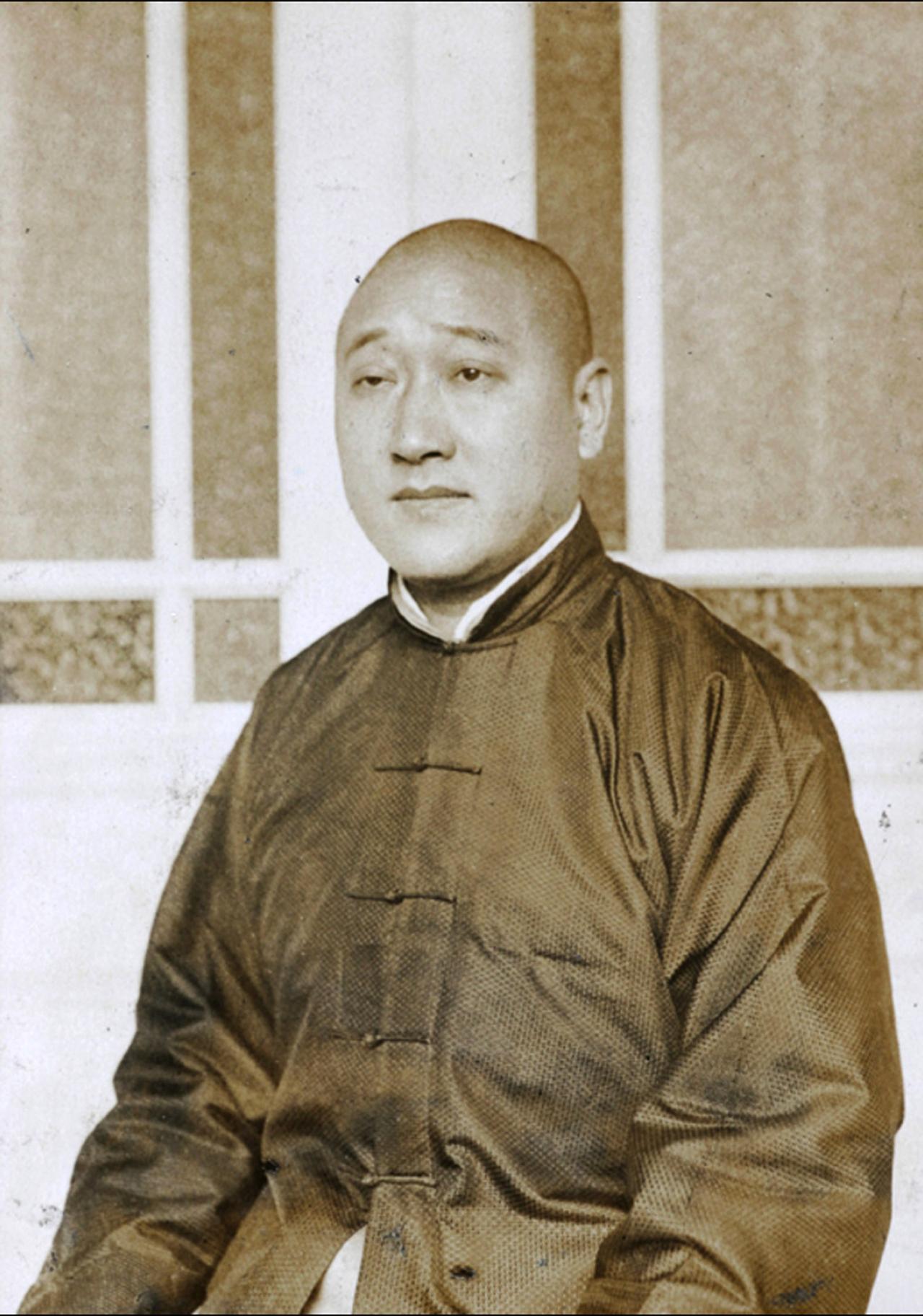 1925年，陆建章之子陆承武带着20名枪手化装由张家口抵京，拟伺机暗杀徐树铮，以