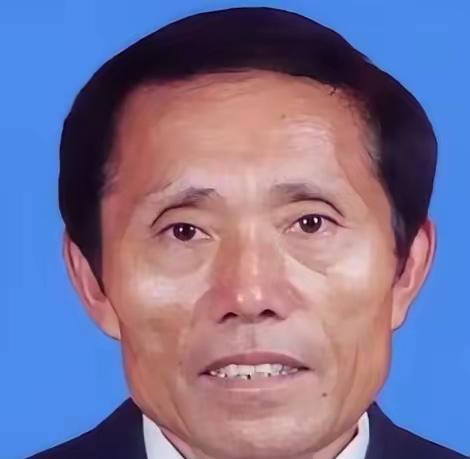 一个文盲村支书，自己掏6万办厂，一年干出200万。年底股东们坐一桌，死活不肯让外