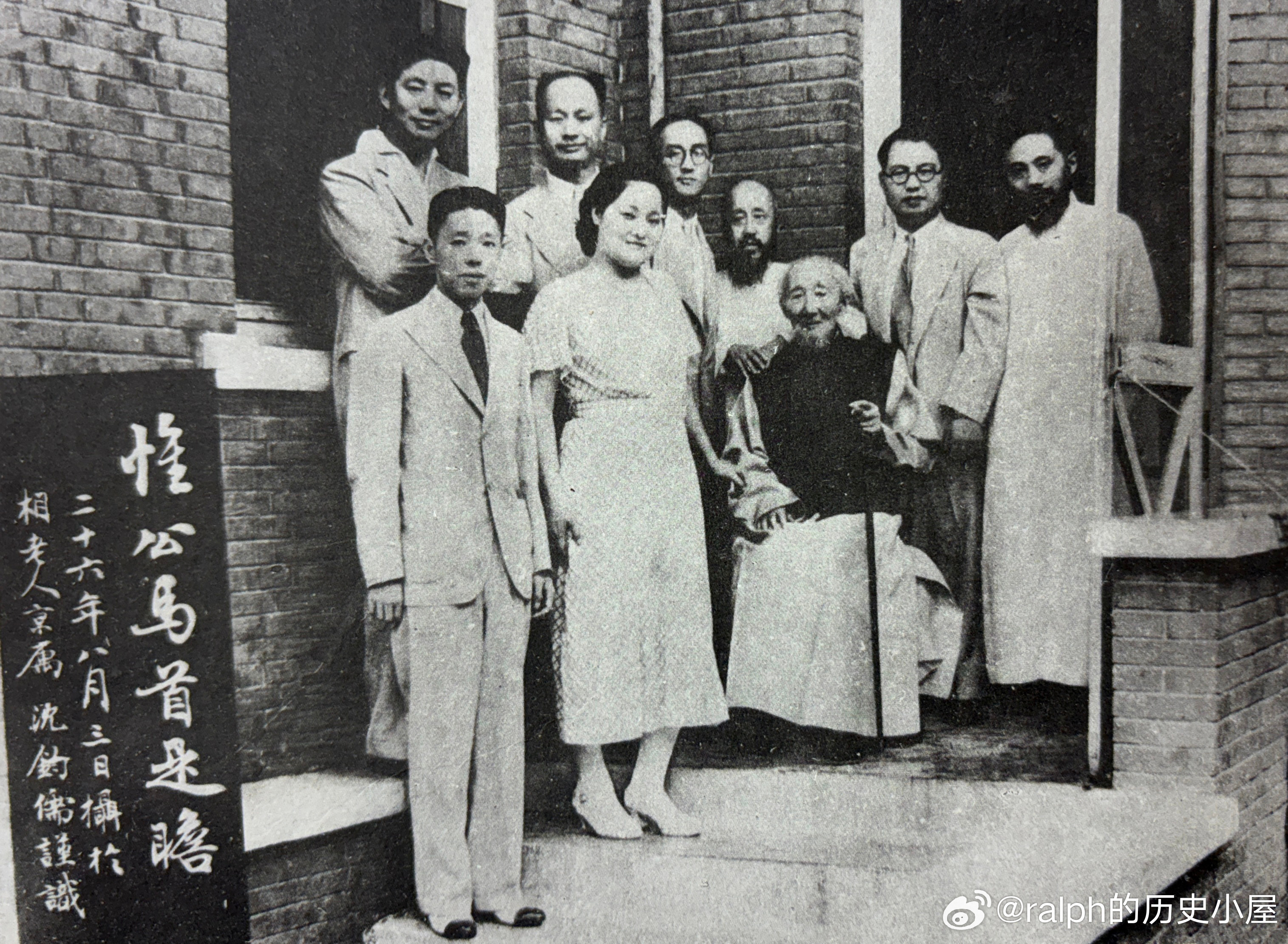 1937年7月31日七君子出狱，8月1日回到上海，8月3日与杜重远一起看望爱国老