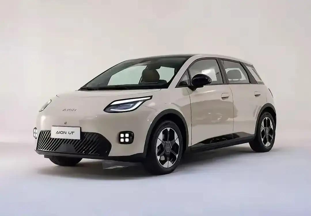 买车不纠结，记住这口诀：
1、要面子：买奔驰宝马特斯拉
2、随大流：买比亚迪理小