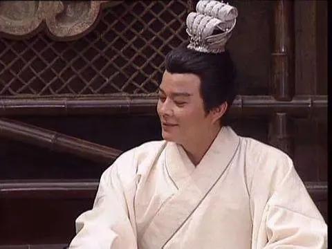许多人都认为周瑜心胸狭窄，妒贤嫉能，没气度。
如果不是妒贤嫉能，他就不会三番五次