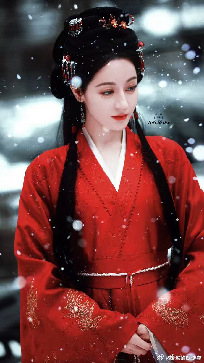 迪丽热巴支持侯爷谢征迪丽热巴祝逐玉收视长虹迪丽热巴 不止星光美也有实干美 迪丽热