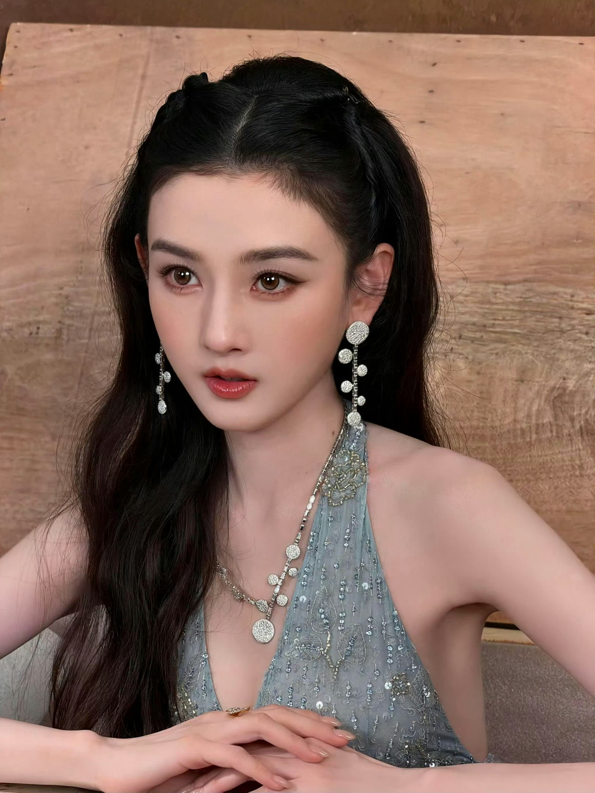 宋祖儿直接用真名自我介绍！活动现场直接说出真名，底下网友还在一脸懵，不得不说宋祖
