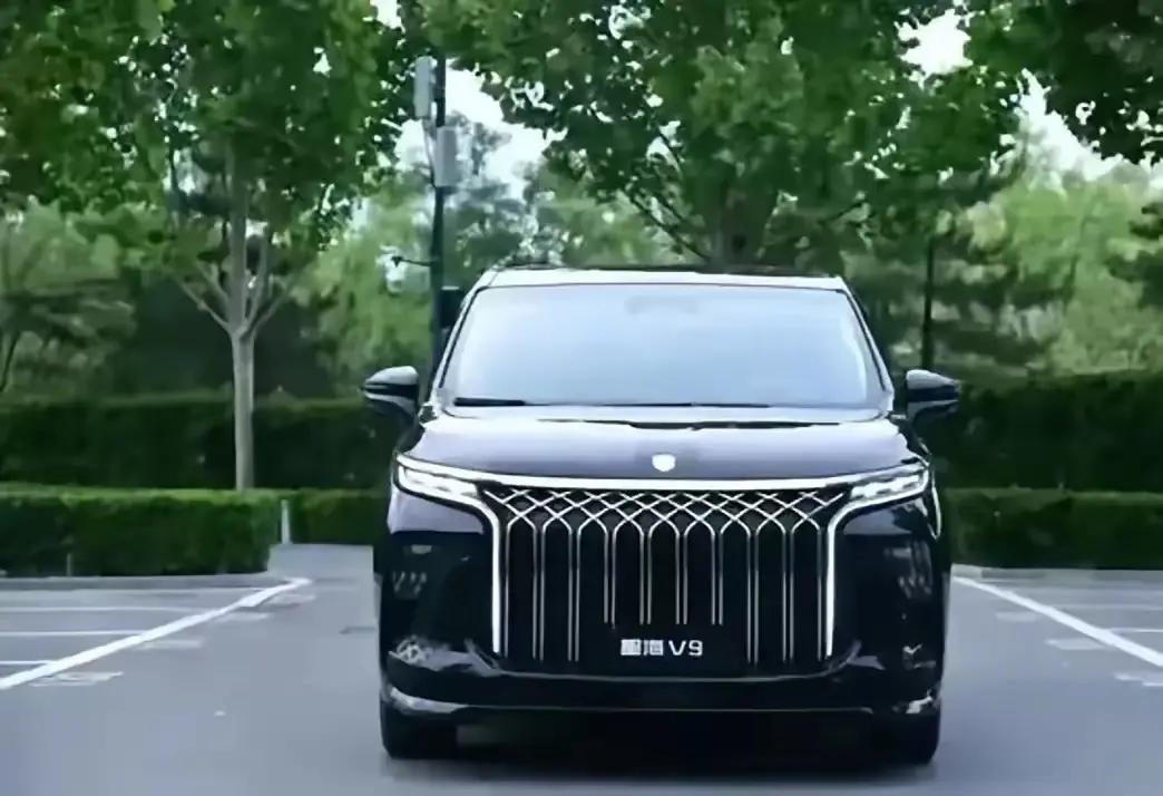 星海V9的二排豪华航空座椅支持12向电动调节，坐垫可延伸至500mm，搭配加热，