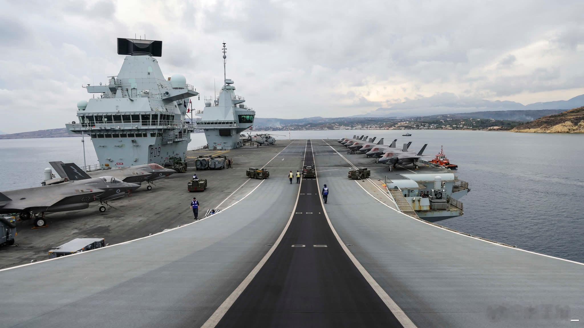 威尔士亲王号航母昨天经苏伊士运河进入地中海后，已抵达希腊。这是此舰结束印太部署后