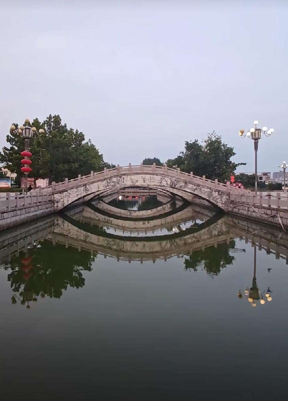 曹县人民广场的桥