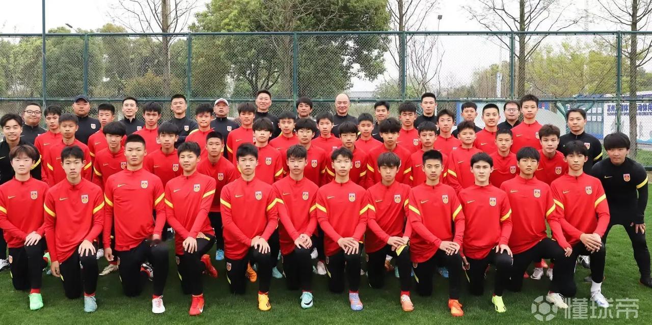 震惊😱中国U14以15比2狂胜日本大阪樱花U14。虽然说青年队的友谊赛并不能说