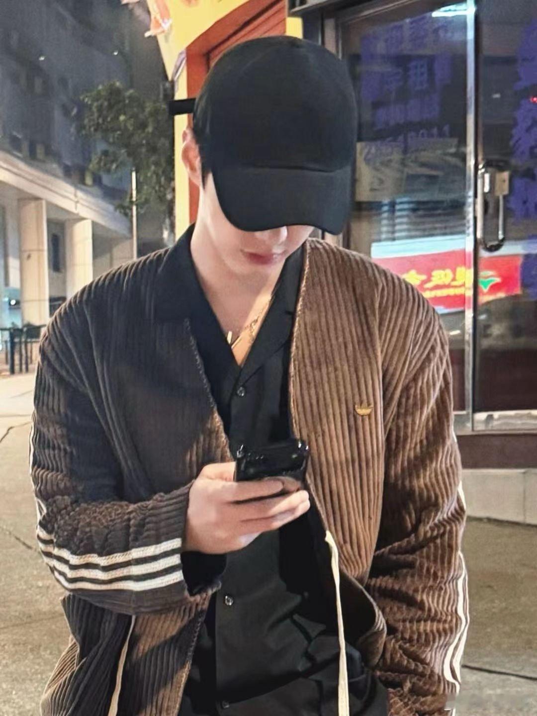 何与ins开通18天粉丝破百万 看到何与ins粉丝破百万，真切感受到了什么叫“作