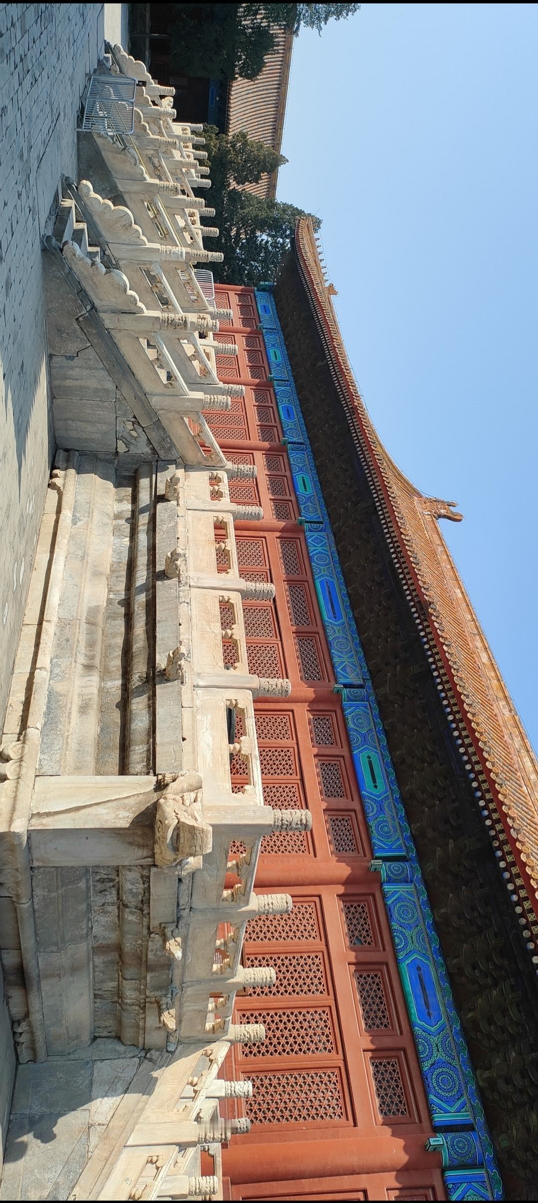 探访故宫，感受皇家建筑的宏伟与精美。