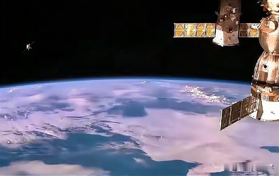 1月2日上午的最新消息，速报，全都不能错过，第二条：星链宣布降低卫星轨道，安全背