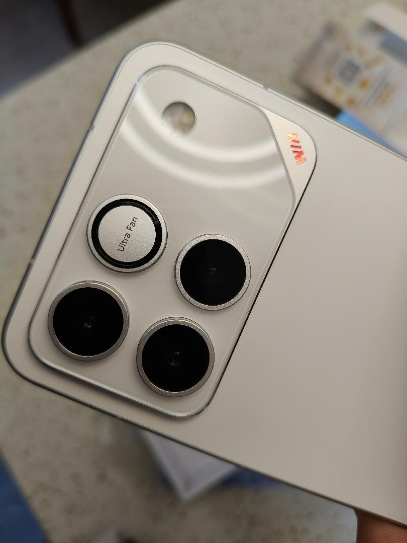 刷到无数玩家夸荣耀WIN系列是电竞机圈的闭眼冲神机，深扒后发现名不虚传。

这波