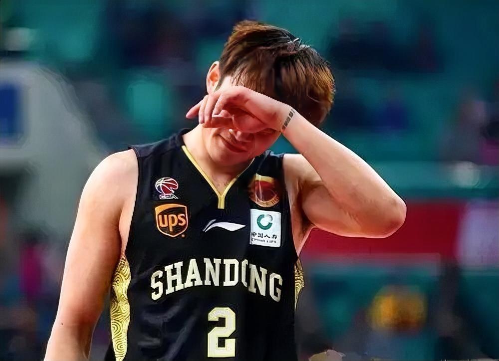 丁彦雨航篮球生涯的七大遗憾

1、2018年CBA半决赛，丁彦雨航代表山东男篮打