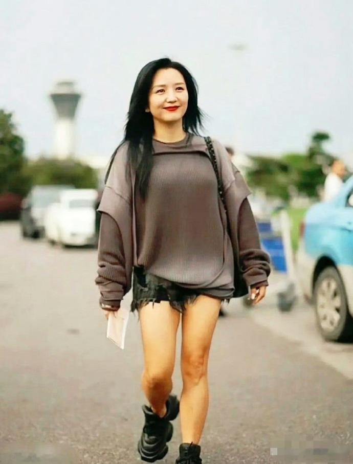个子不高的女生真的不适合短裤配长筒靴了，竟显胖又显腿短  