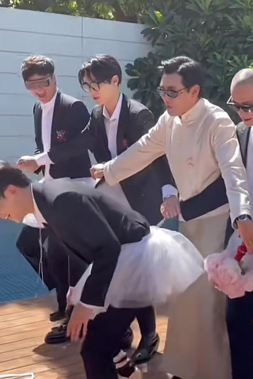 #王鹤棣闪现王彦霖婚礼#哥俩关系针不戳啊！棣棣一直都是一个非常感性的人，看着别人