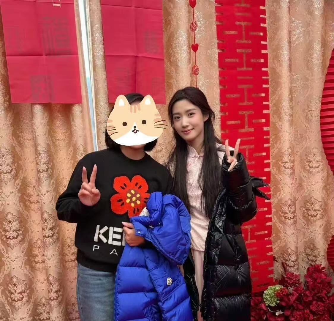 偶遇卢昱晓当伴娘参加婚礼 当伴娘的噜噜晓～好清雅！ 