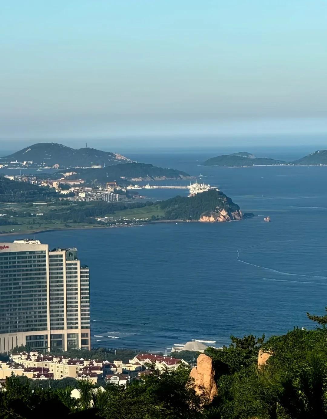 青岛浮山秋日登山攻略
1. 最轻松观海线：南线（山海步道）
· 适合人群：家庭出