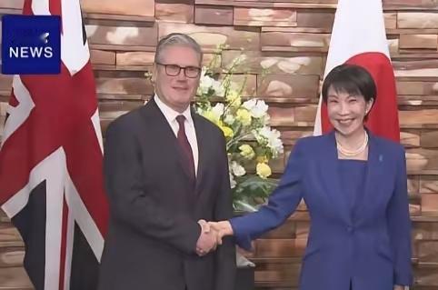 闪电访日
英国首相态度谨慎
1月31日晚，斯塔默结束对中国的访问后，迅速抵达日本