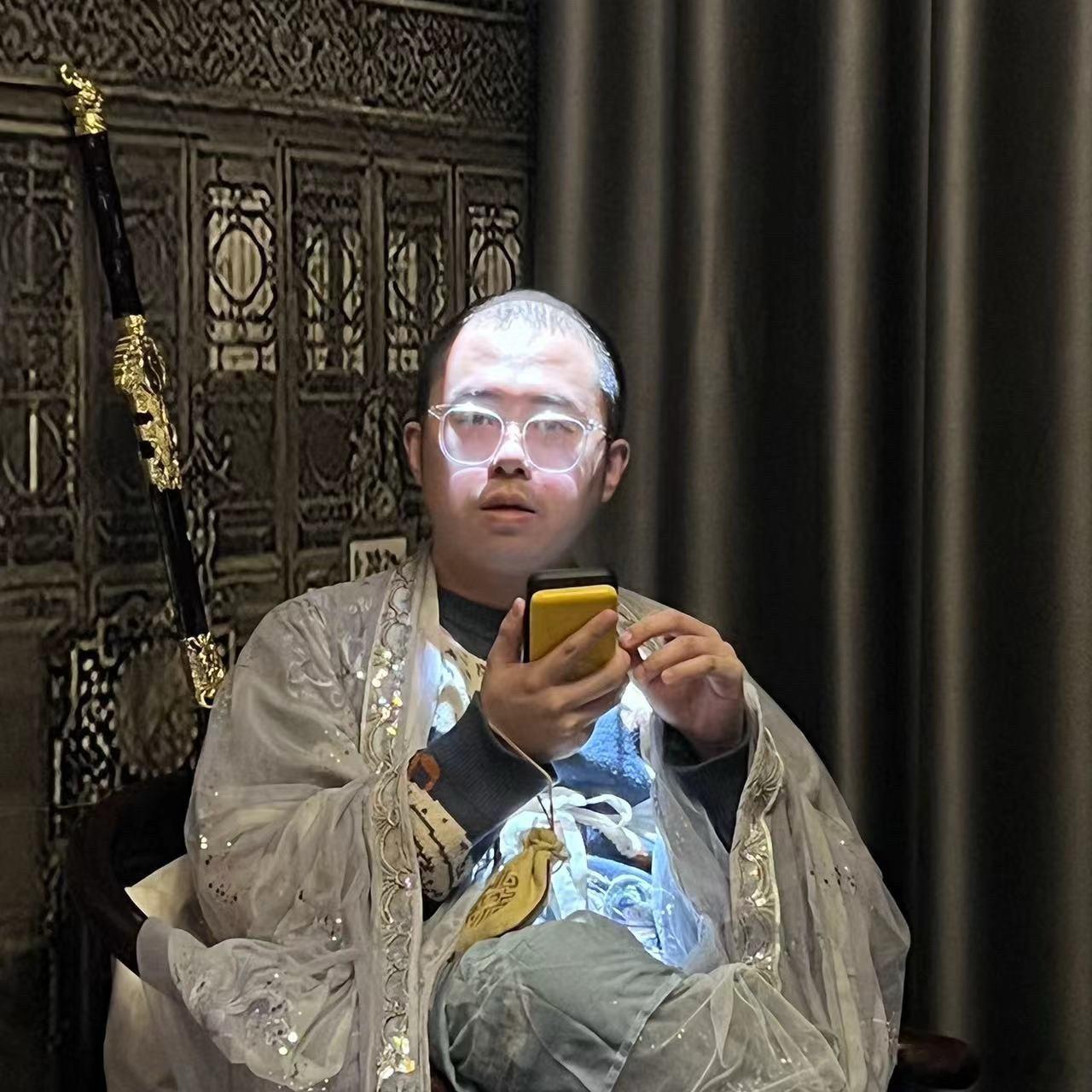 在清相册翻到以前的照片真的想起很多有意思的事情。这是我当时和我对象去玩一个剧本杀