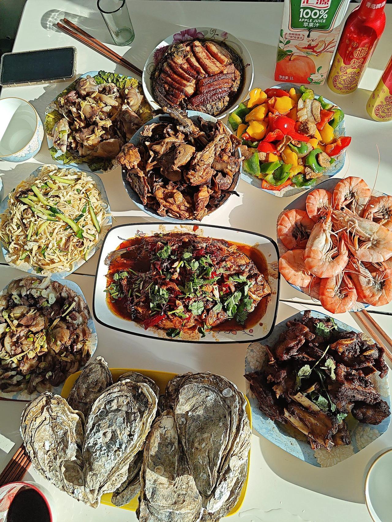 晒出你的除夕年夜菜 
除夕的年夜饭，那简直就是一年里最有仪式感的“美食盛宴”，就