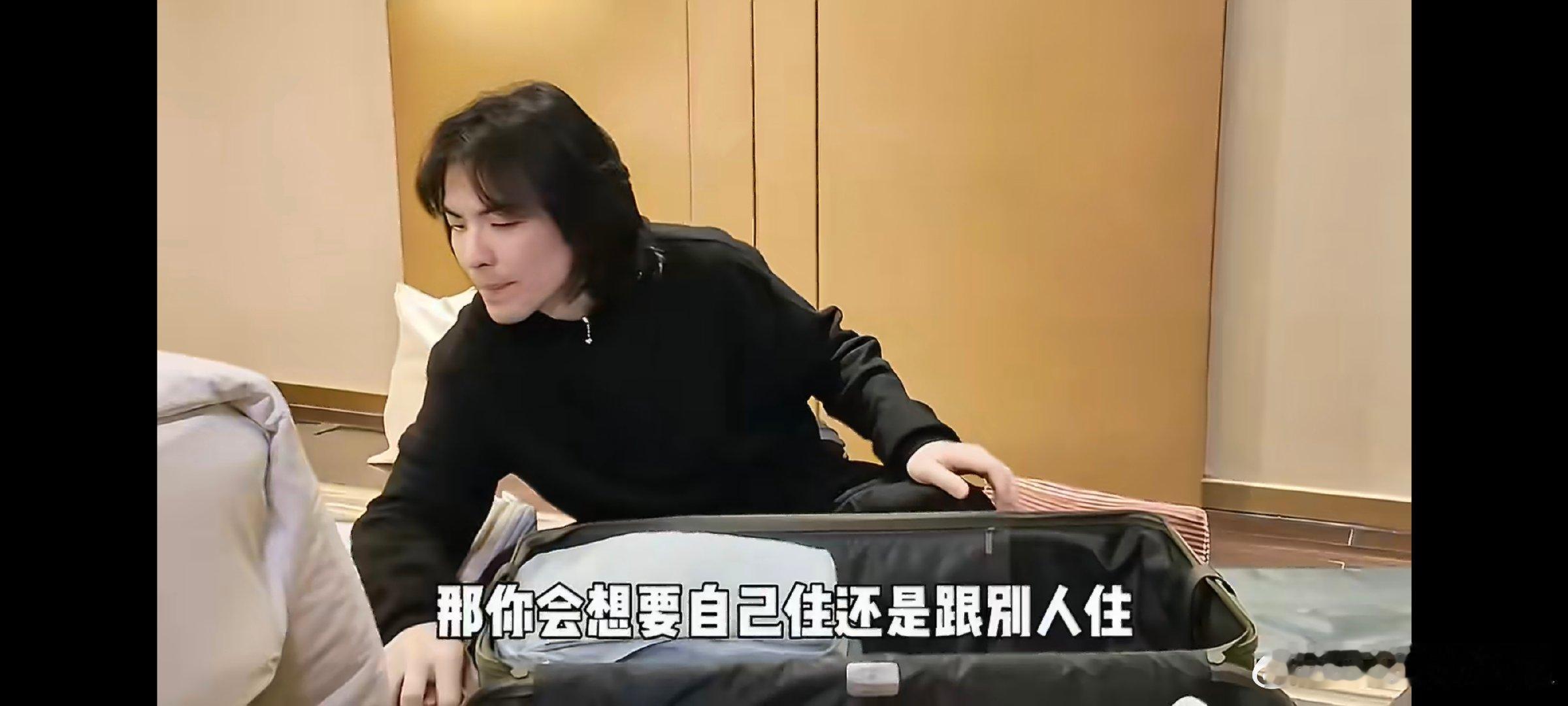 萧敬腾出道以来第一次离开林有慧一脱离老婆的保护圈，整个人的脆弱感一下子就全部暴露