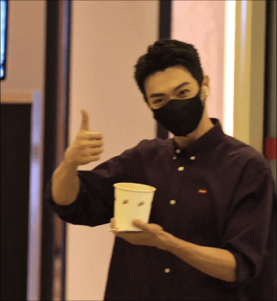 看得出来许凯是真的爱车仔面了 ​​​