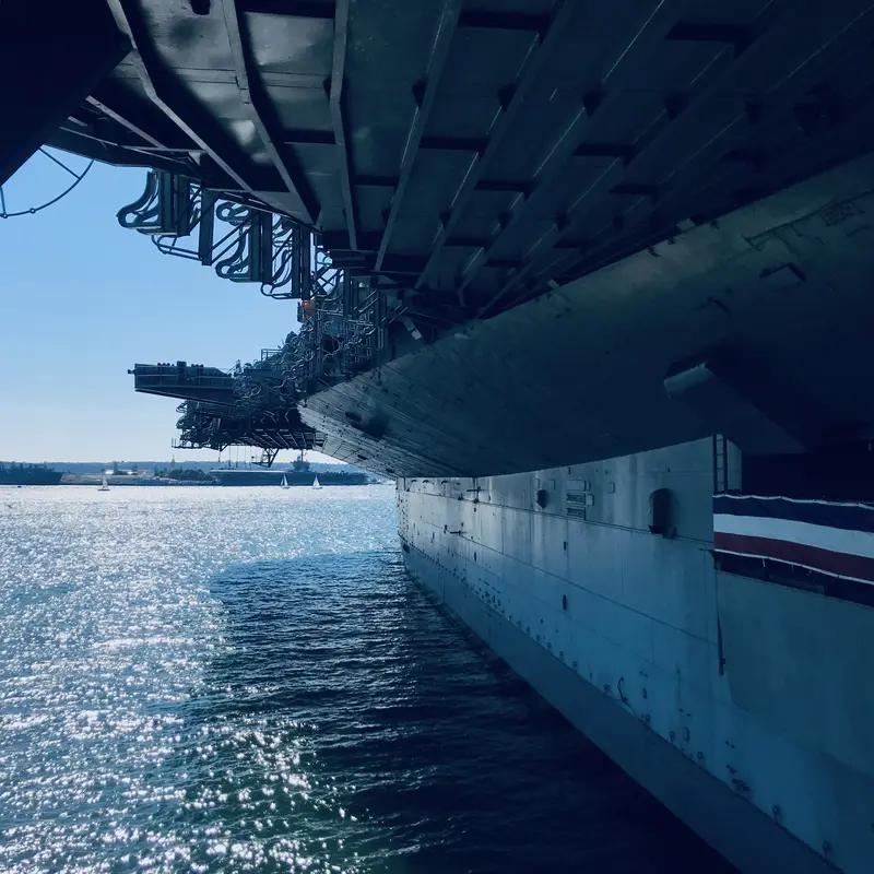 当地时间2月23日，美国“福特号”航母抵达希腊克里特岛苏达湾。这一行动背后估计藏