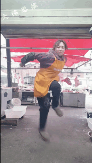 快被折磨得要疯掉了！
你们都觉得我是在跳舞吗？
其实大错特错！
我不过是在疯狂地