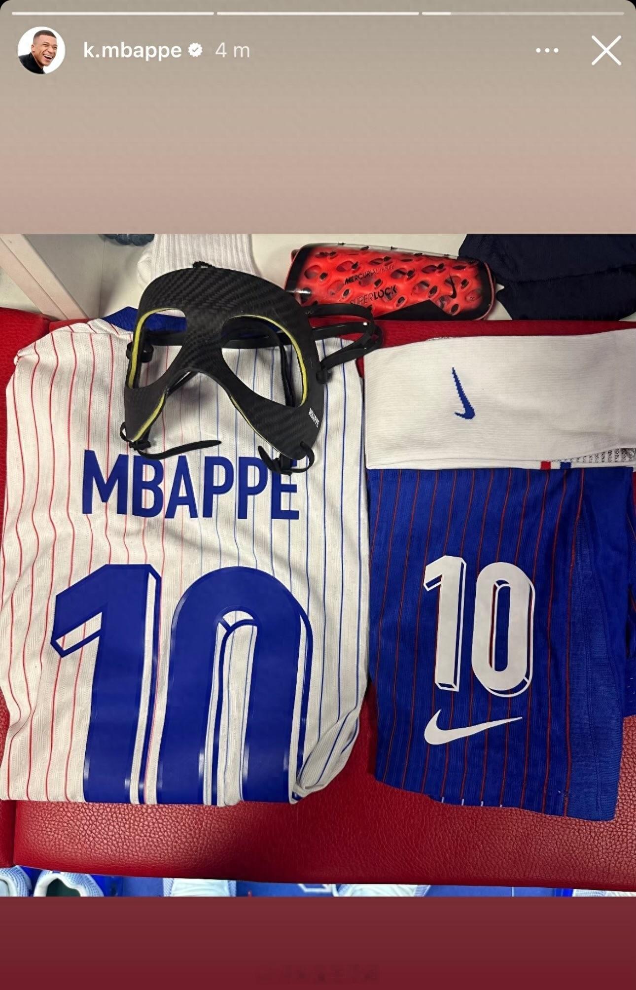 #姆巴佩晒黑色面具# 06月22日讯 欧洲杯小组赛荷兰vs法国，赛前姆巴佩更新社