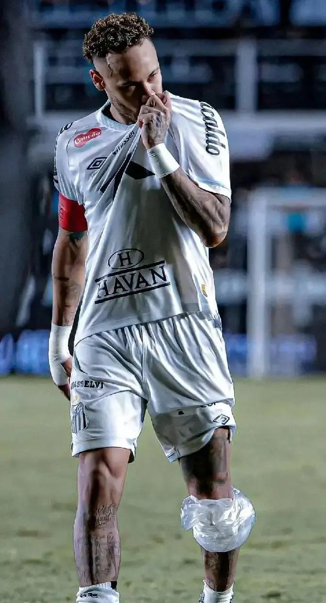 说实话，看到33岁的内马尔身价只剩1000万欧元这个消息，心里真不是滋味。甚至不