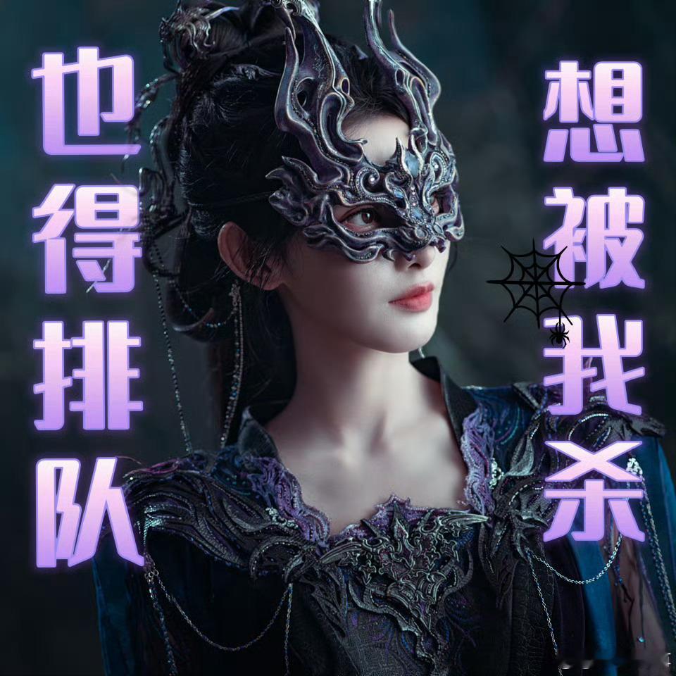 彭小苒白发蓝色美瞳 这组造型真的太绝了，白发衬托得她皮肤更加通透，蓝色美瞳让眼神