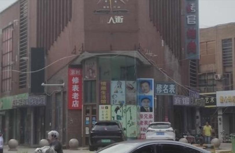 据说，欧洲的小偷居然达成了一种共识：中国人的钱包可以偷，但中国人的手机绝对不能碰