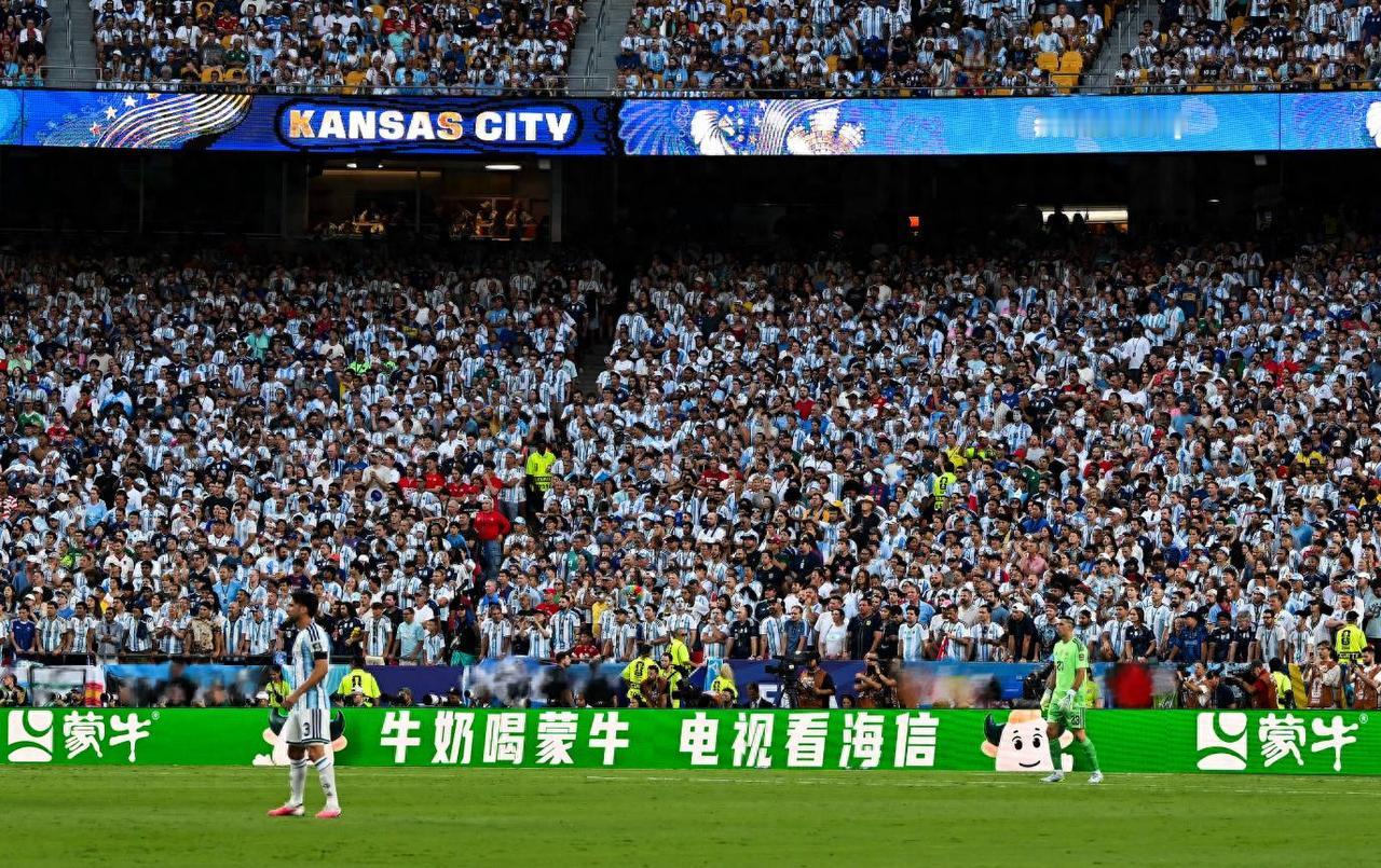 5亿美元，3个中国品牌，占FIFA全球赞助收入的近五分之一。当西班牙人在纽约举起