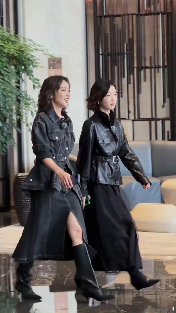 周冬雨高叶顶疯相见了周冬雨高叶顶疯相见太有看点了，一个娇俏灵动一个气场全开，两种