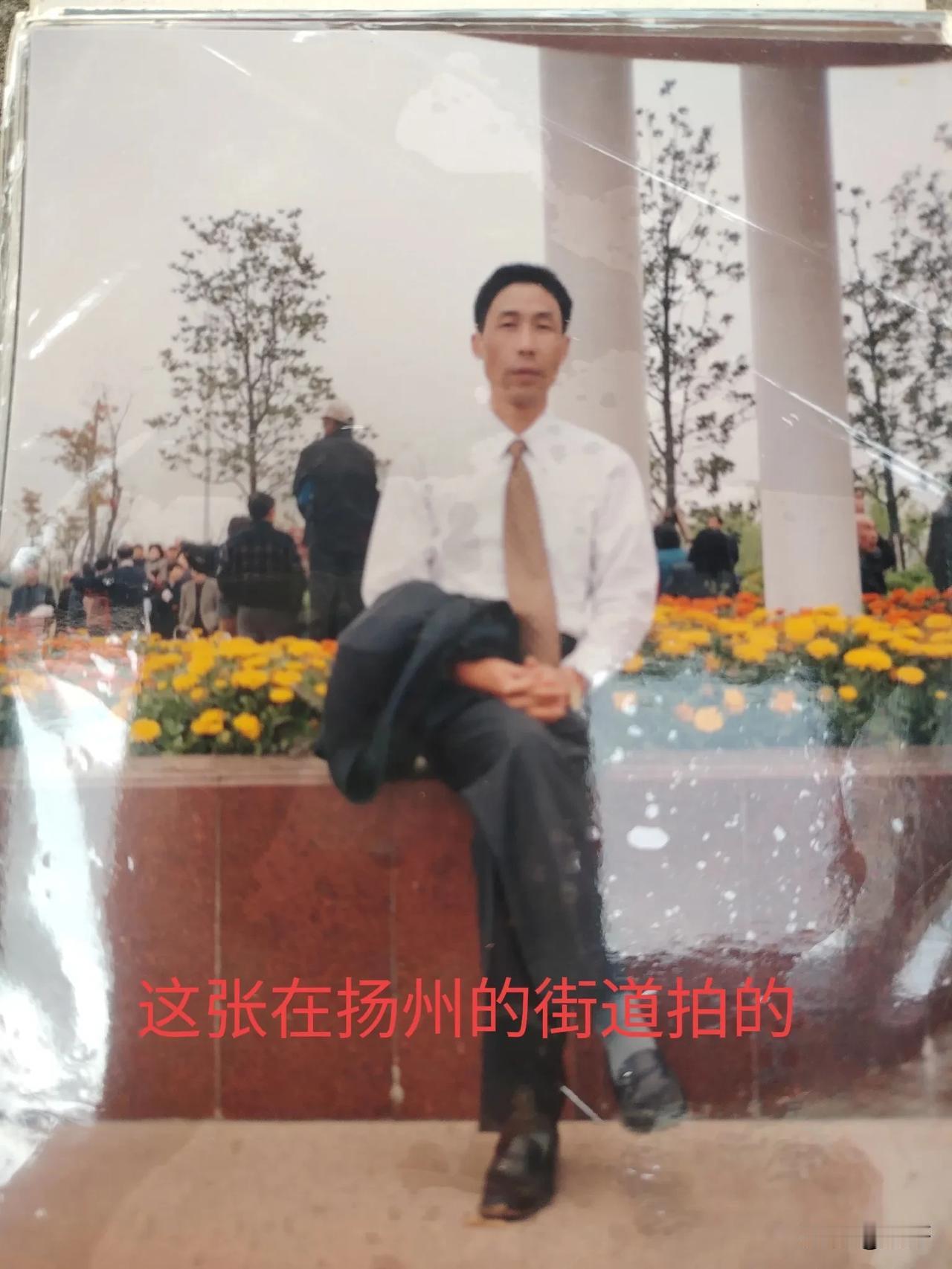 刚才在公园与军事爱好者，聊一些共产党的将军。在战场上。后期在战场上牺牲级别最高的