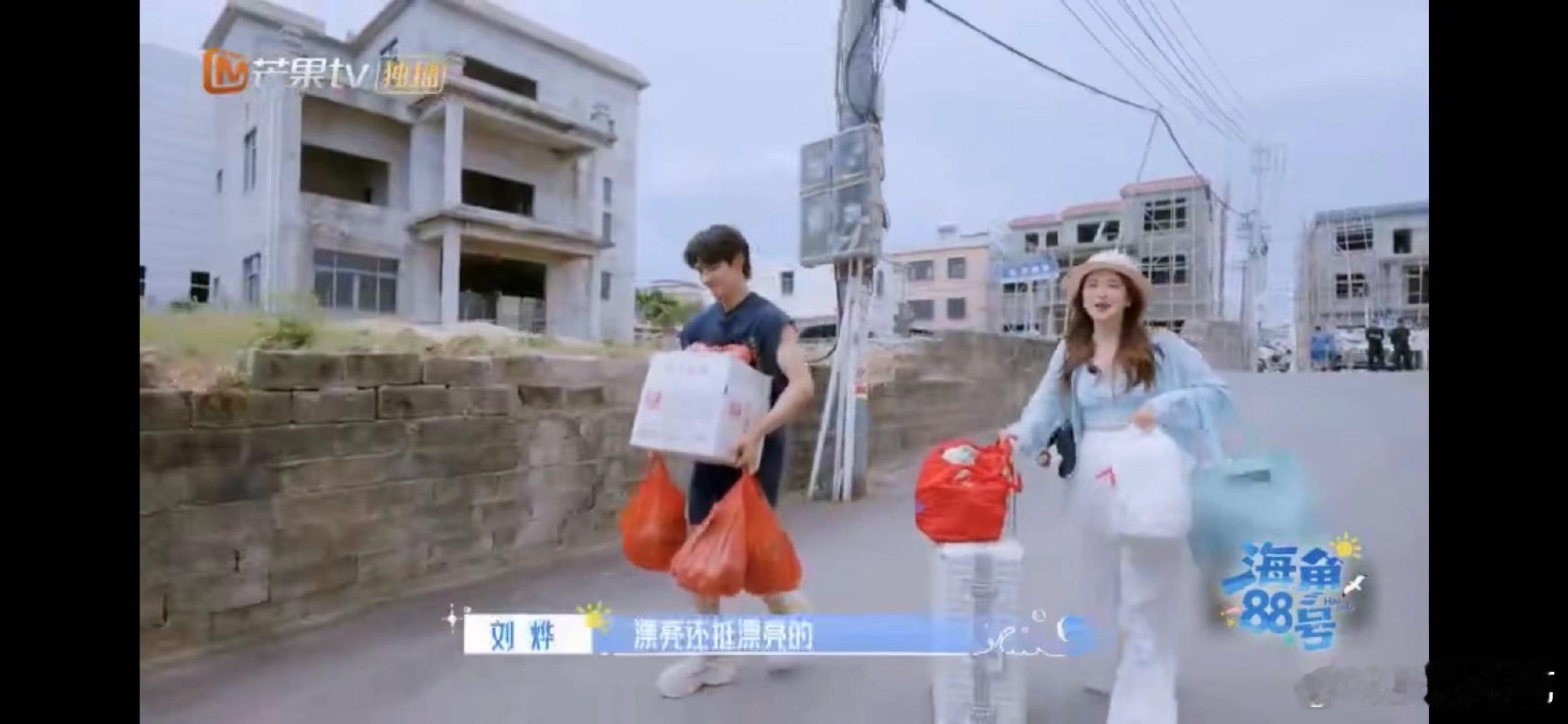 颜安[超话]颜安的力气都用来搬货了颜安搬货太牛！刘烨刚搭手，他动作超溜，多年健身