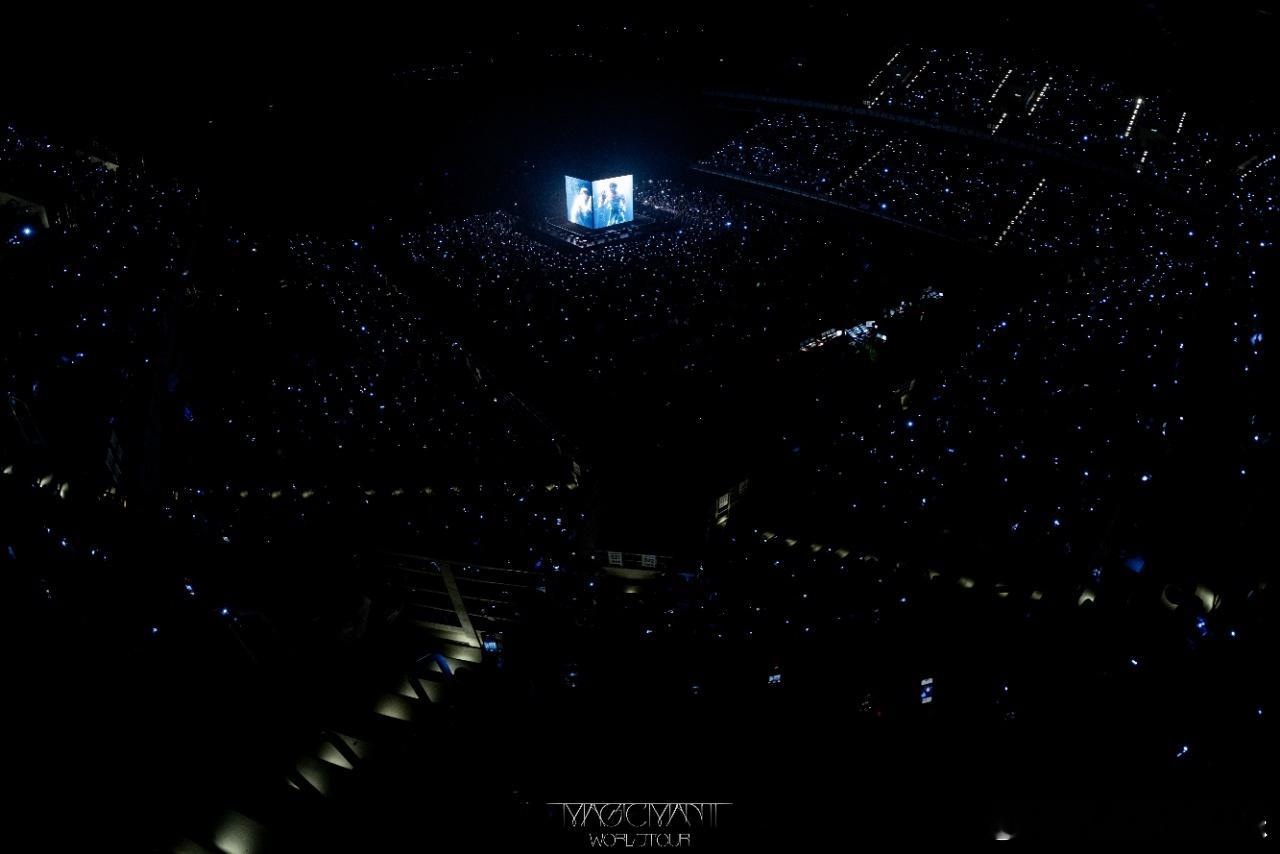 王嘉尔马来西亚演唱会人气 吉隆坡巡演太顶了！王嘉尔在七场同期演唱会中突围，万人馆