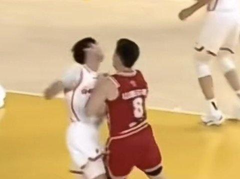 恶犯都是裁判惯出来的！

4月9日晚，山西男篮在主场迎战深圳队，这场比赛打得非常