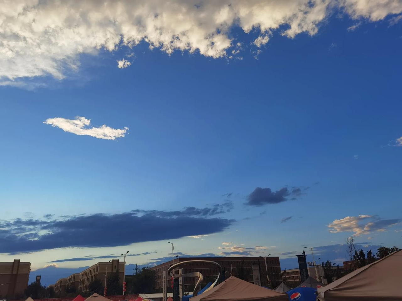 黑云压城，暴风雨前的安静，静等风起云涌暴风雨前的云彩