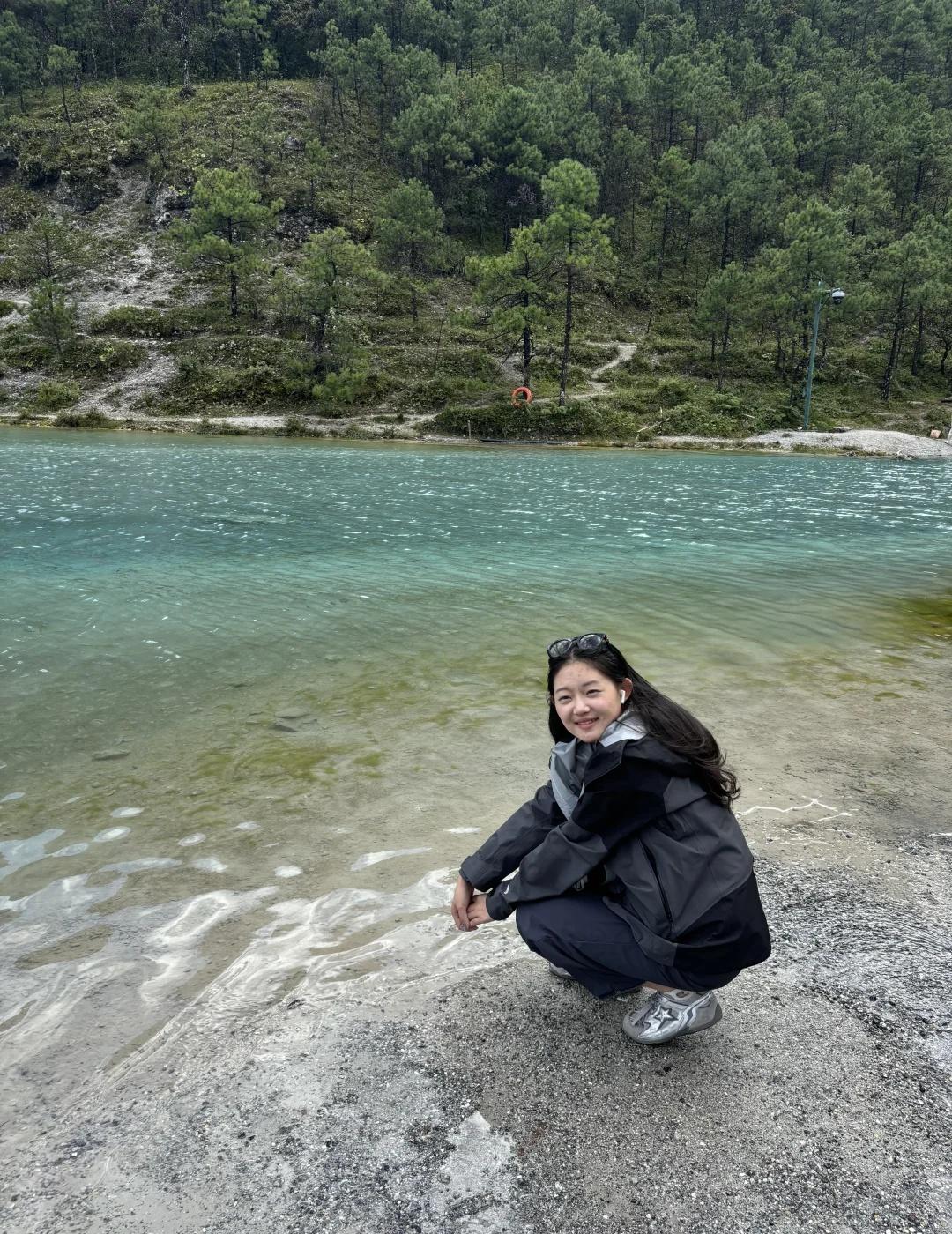 我妹说这张很像大S
人生再也拍不出来的照片 旅行转场上新了 笑和不笑是两个人 宣